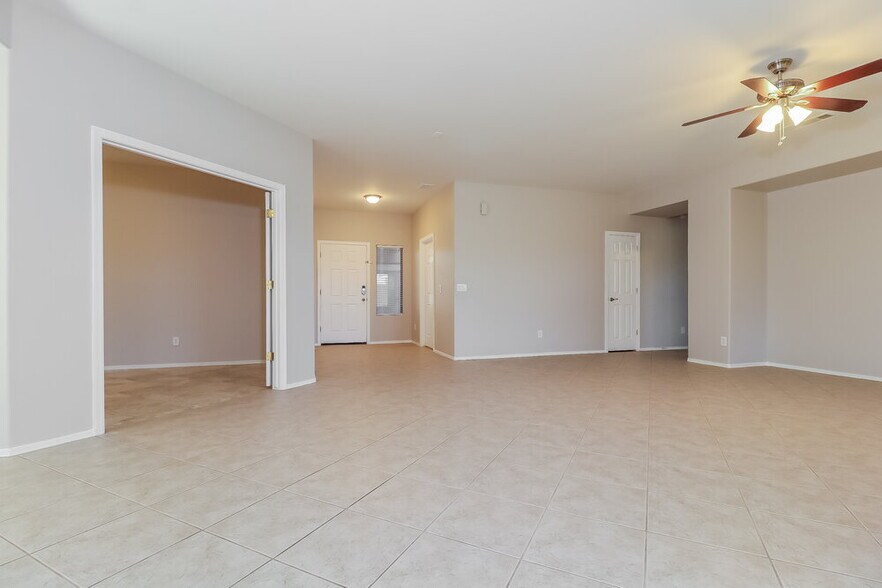 Building Photo - 5405 S 55th Ave