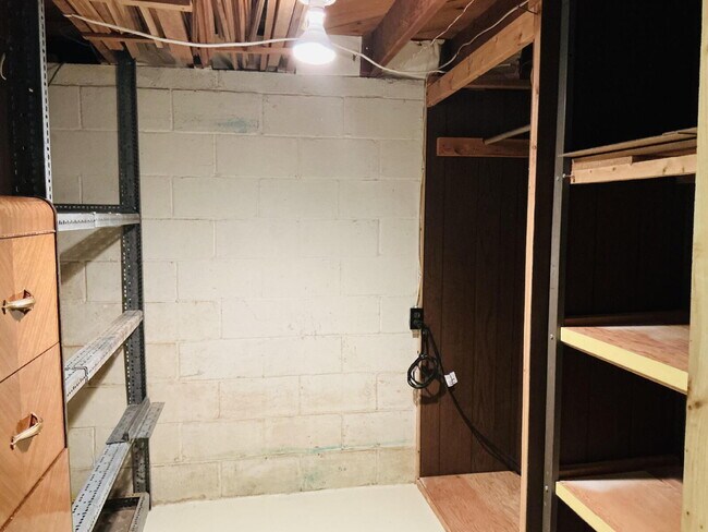 Building Photo - "Charming 3-Bedroom Home with 2 Full Baths...