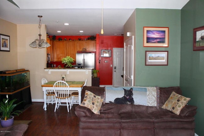 Building Photo - Beautiful 2 Bedroom 2 Bathroom Located in ...