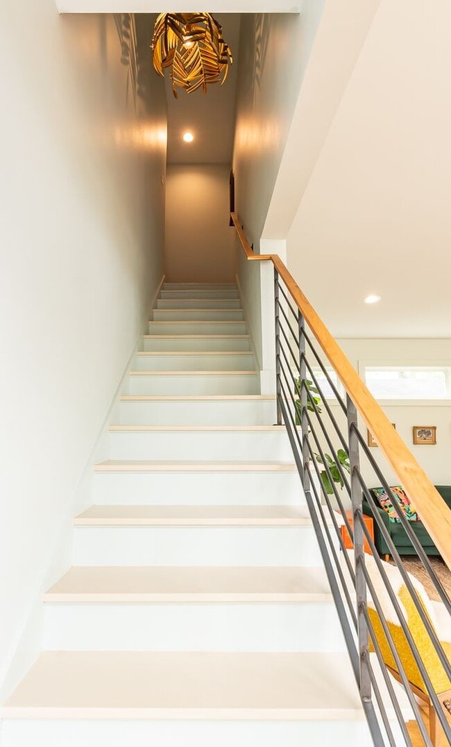 Building Photo - CHARMING, MODERN, CUSTOM HOME IN MID-CITY FOR RENT