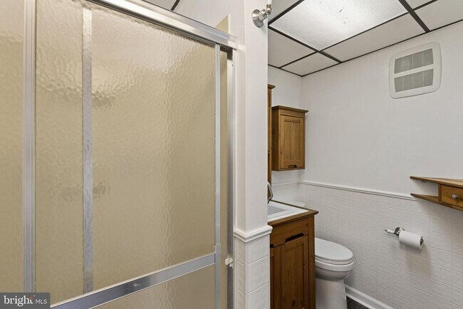 Building Photo - 8006 Woodhaven Ct