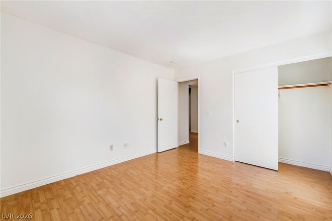 Building Photo - 11000 Vallerosa St