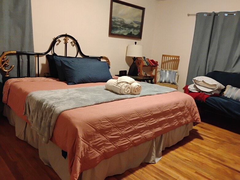 Building Photo - 569 W Broadway