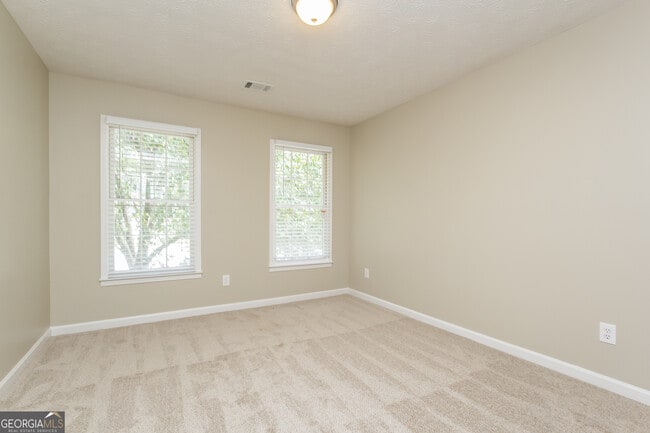 Building Photo - 660 Scenic View