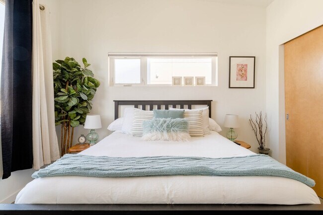 Building Photo - 3066 63rd Ave SW