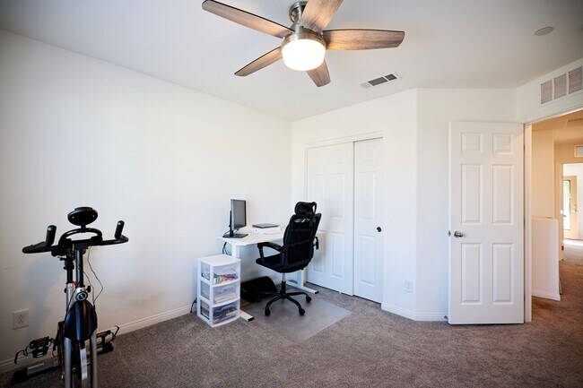 Building Photo - Henderson Townhome for rent