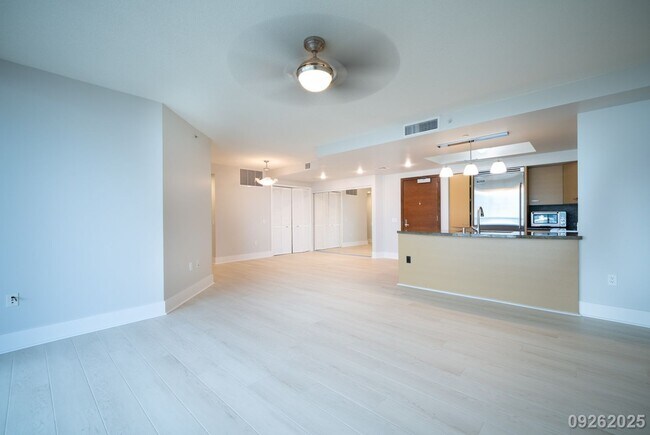 Building Photo - Luxury 3 Bed 2 Bath in the Allure
