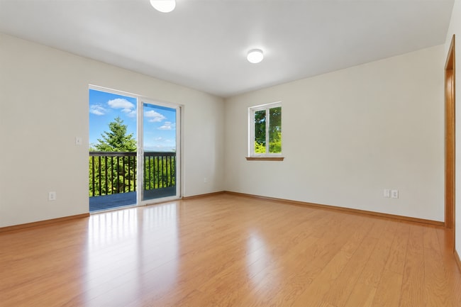Building Photo - 470 E Rasor Rd