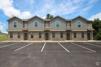 Building Photo - 2-Bedroom Townhouse for Rent in the Heart ...