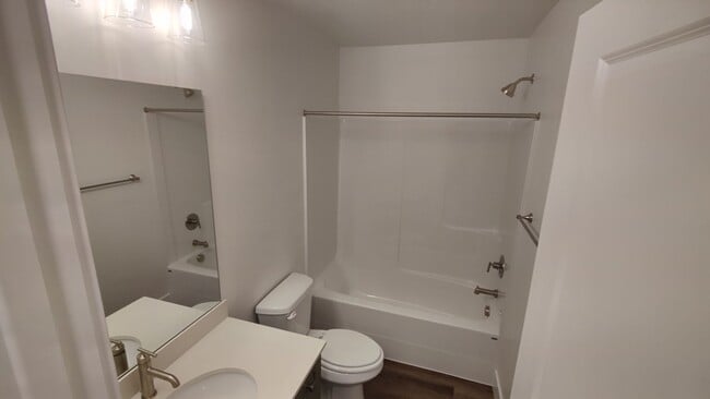 Building Photo - 4 Bed Town Home for Rent in Riverton