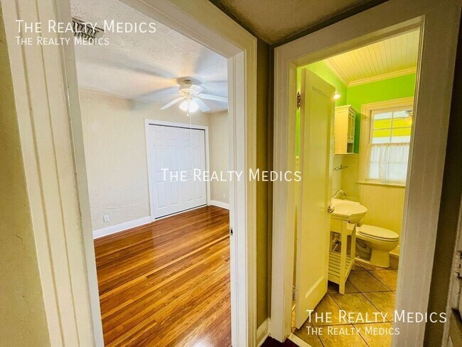 Building Photo - 1332 W Princeton St