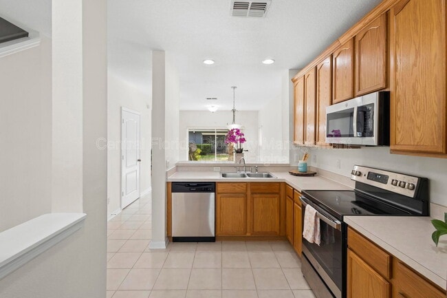 Building Photo - 3434 Wilshire Way Rd