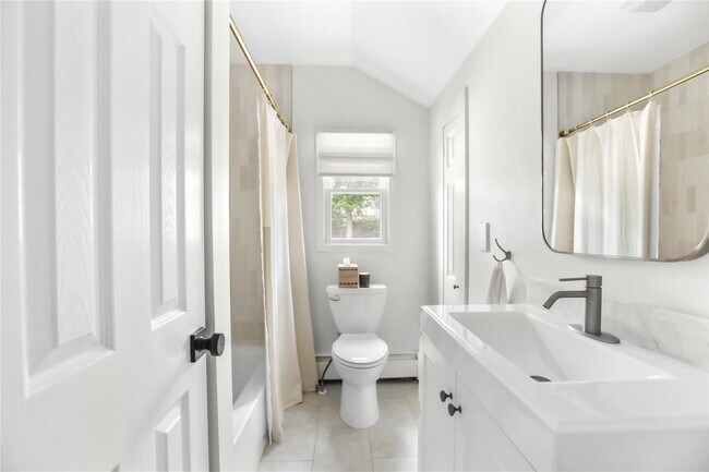 Building Photo - 45 N Howells Point Rd
