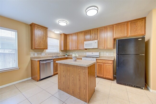Building Photo - 5011 Moss Garden Ln