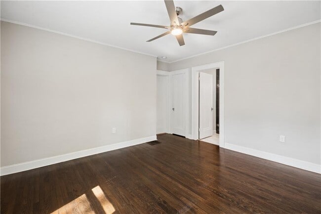 Building Photo - 1213 Cameron Ct NE