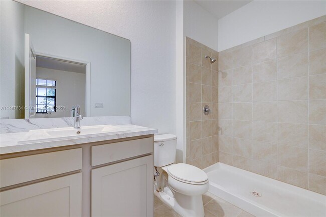 Building Photo - 1170 SW 7th Ct