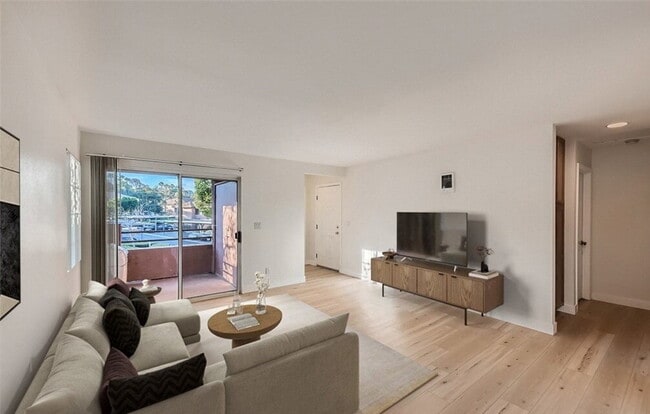 Building Photo - 775 Paso de Luz