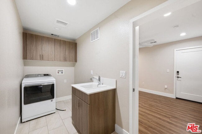 Building Photo - 4438 Paxton Pl
