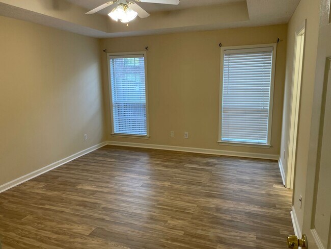 Building Photo - 618 Ridge Park Dr