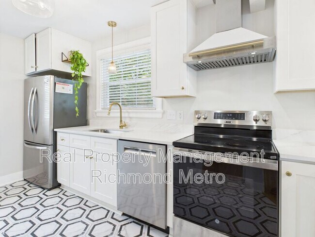 Building Photo - 1101 Normandy Dr