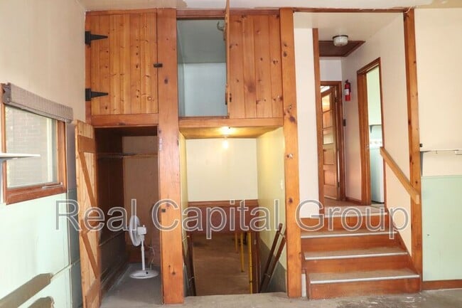 Building Photo - 21 Alva St