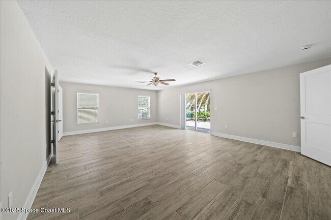Building Photo - 2060 Newfound Harbor Dr