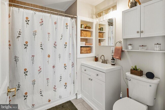 Building Photo - 2 Leverington Ave