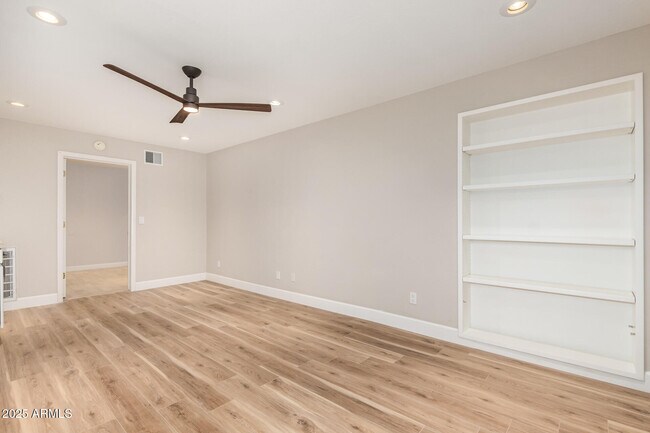 Building Photo - 12641 N 70th Pl