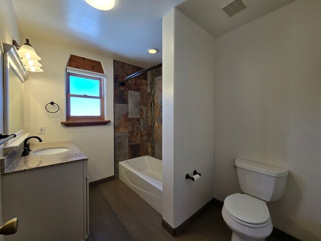 Building Photo - 19 Camerada Rd