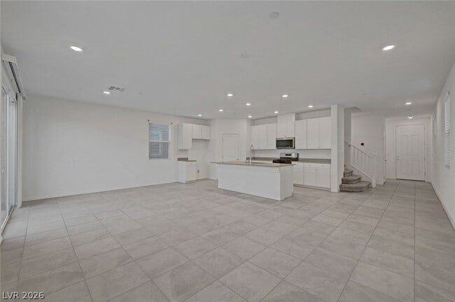Building Photo - 8454 Vacarez Dr