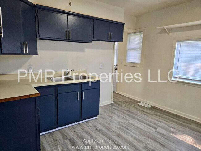 Building Photo - 2 Bedroom/ 1 Bathroom House