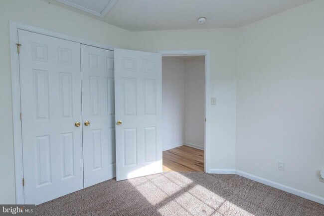 Building Photo - 124 Pony Cir