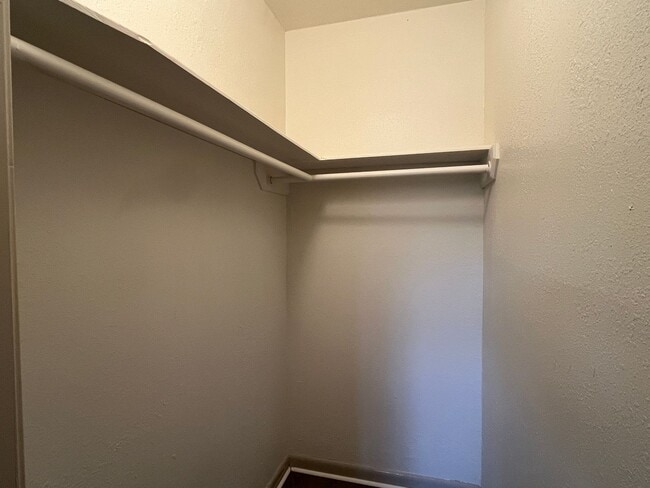 Building Photo - 3 Bedroom 2 Bath Southside!!