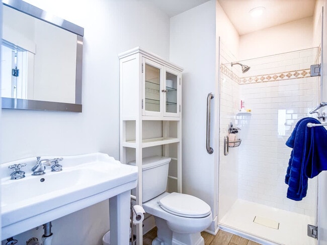 Building Photo - 15378 Holly Dr