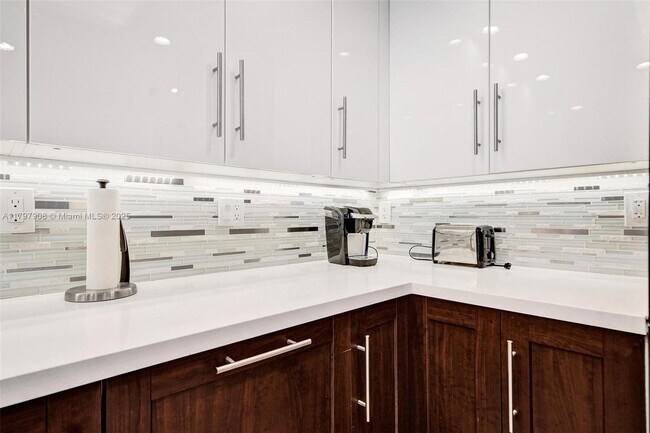 Building Photo - 450 Paradise Isle Blvd