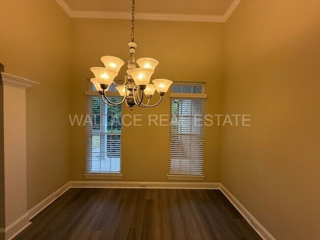 Building Photo - MAIN LEVEL LIVING IN THE HEART OF FARRAGUT...4 BEDROOM!!