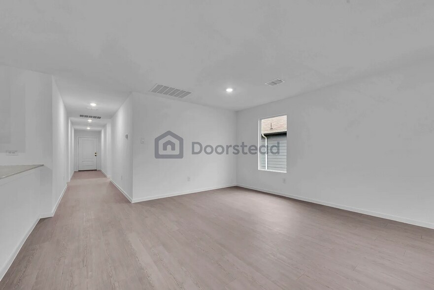 Building Photo - 3012 Yellow Pine Ave