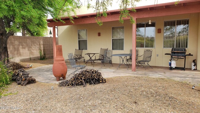 Building Photo - 6525 N Shadow Bluff Dr