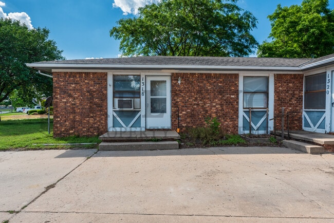 Building Photo - 1318 Peach Ave