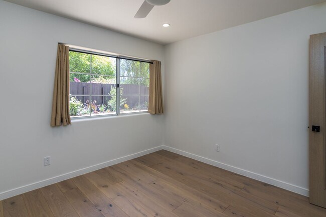 Building Photo - Beautiful First Neighborhood home!