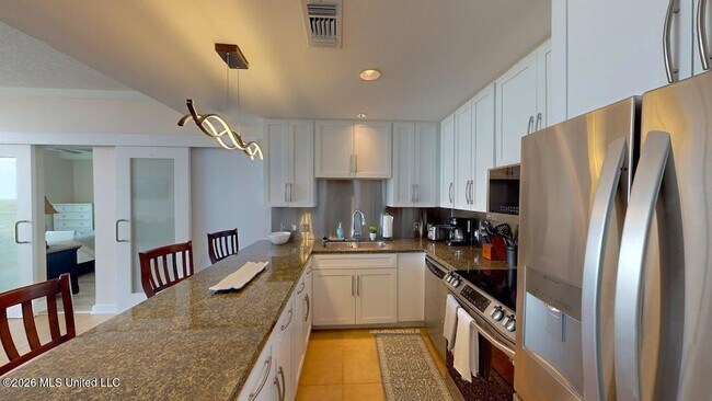 Building Photo - 2060 Beach Blvd