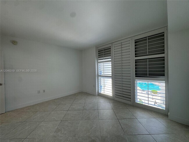 Building Photo - 10275 Collins Ave