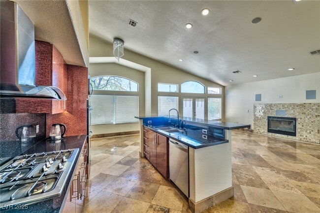 Building Photo - 8129 Pacific Cove Dr