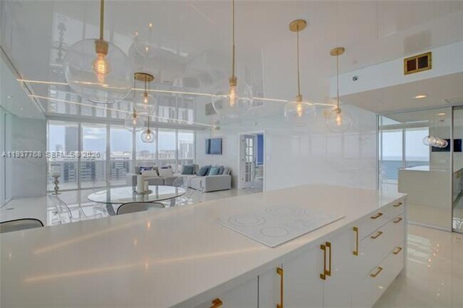 Building Photo - 1830 S Ocean Dr