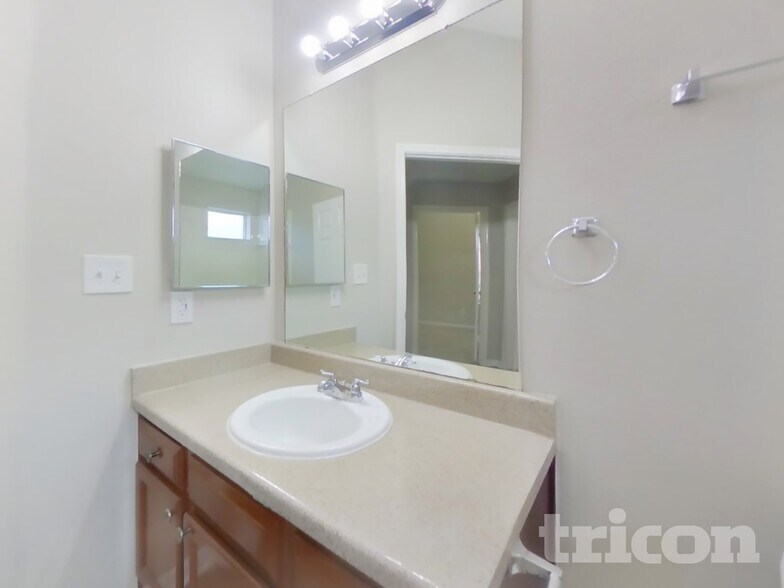 Building Photo - 3147 Boynton Dr