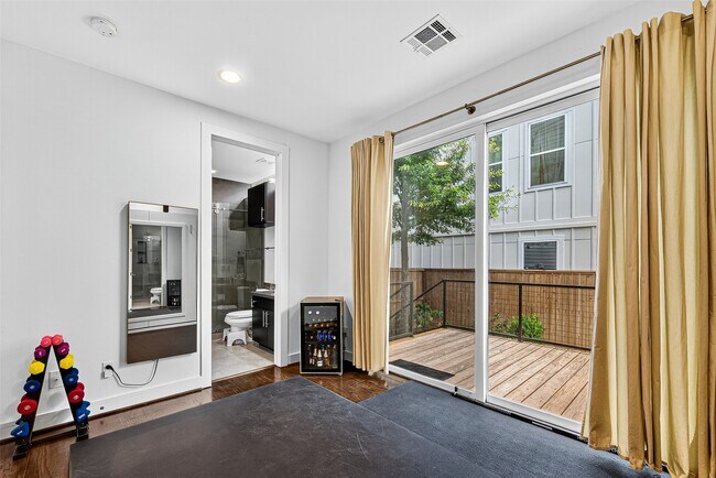 Building Photo - 1232 W 24th St