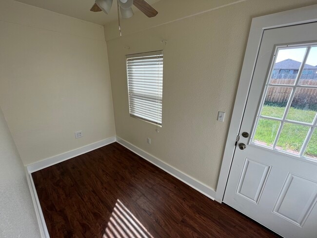 Building Photo - 824 Sugar Brook Dr