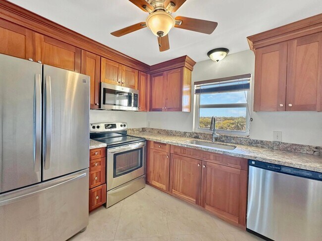 Building Photo - 501 Lake Shore Dr