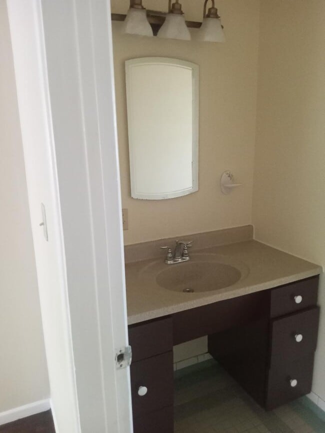 Building Photo - 822 E Sacramento St