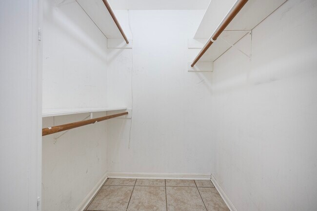 Building Photo - 7315 Foxside Ln